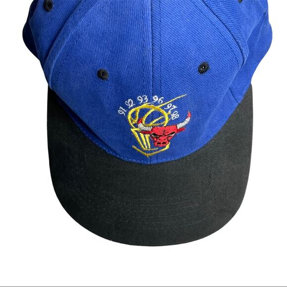 Chicago Bulls Other - Vintage Chicago Bulls 3 Peat Rare Blue Cap